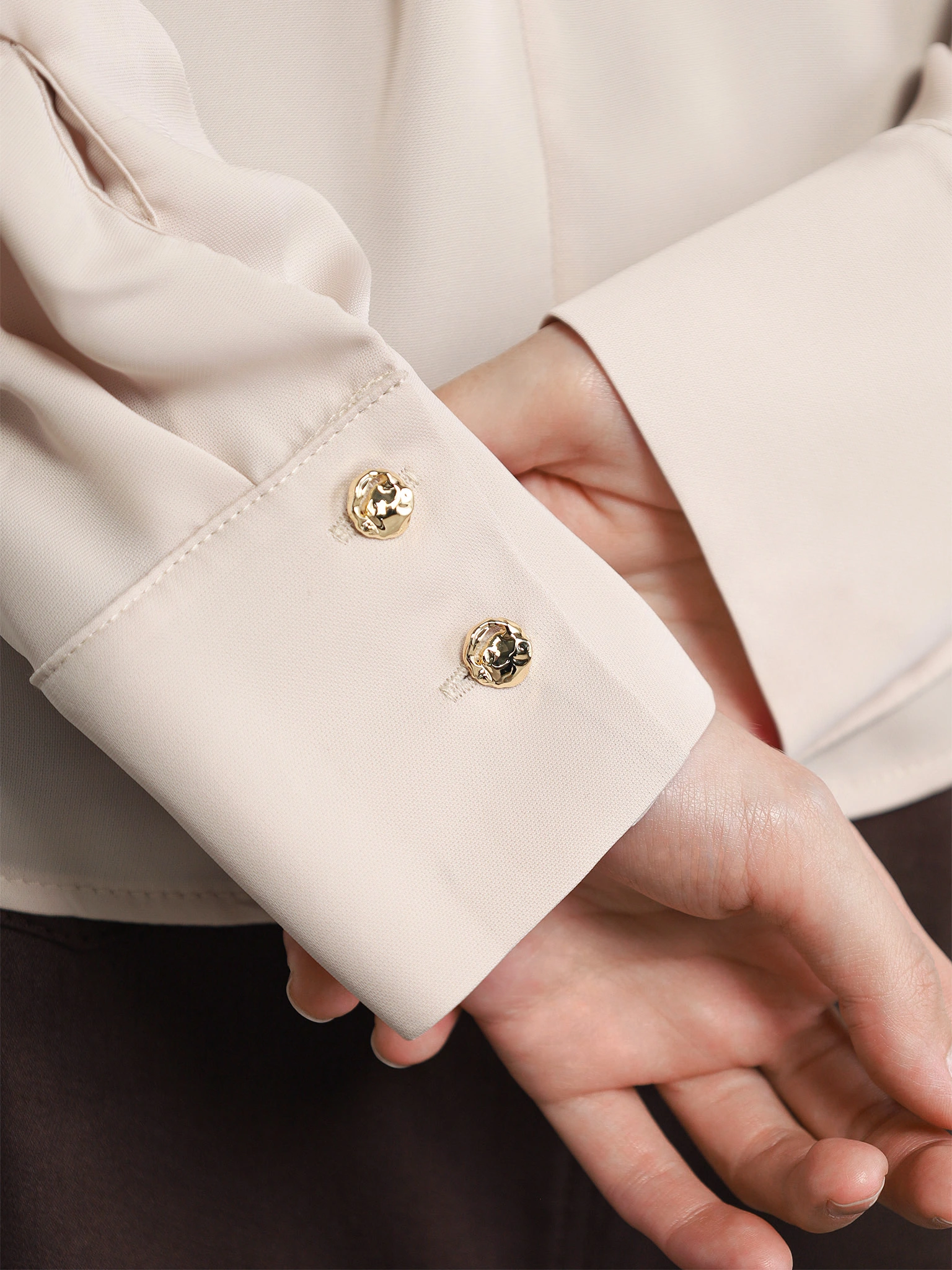 Блуза бежевого цвета с рюшами